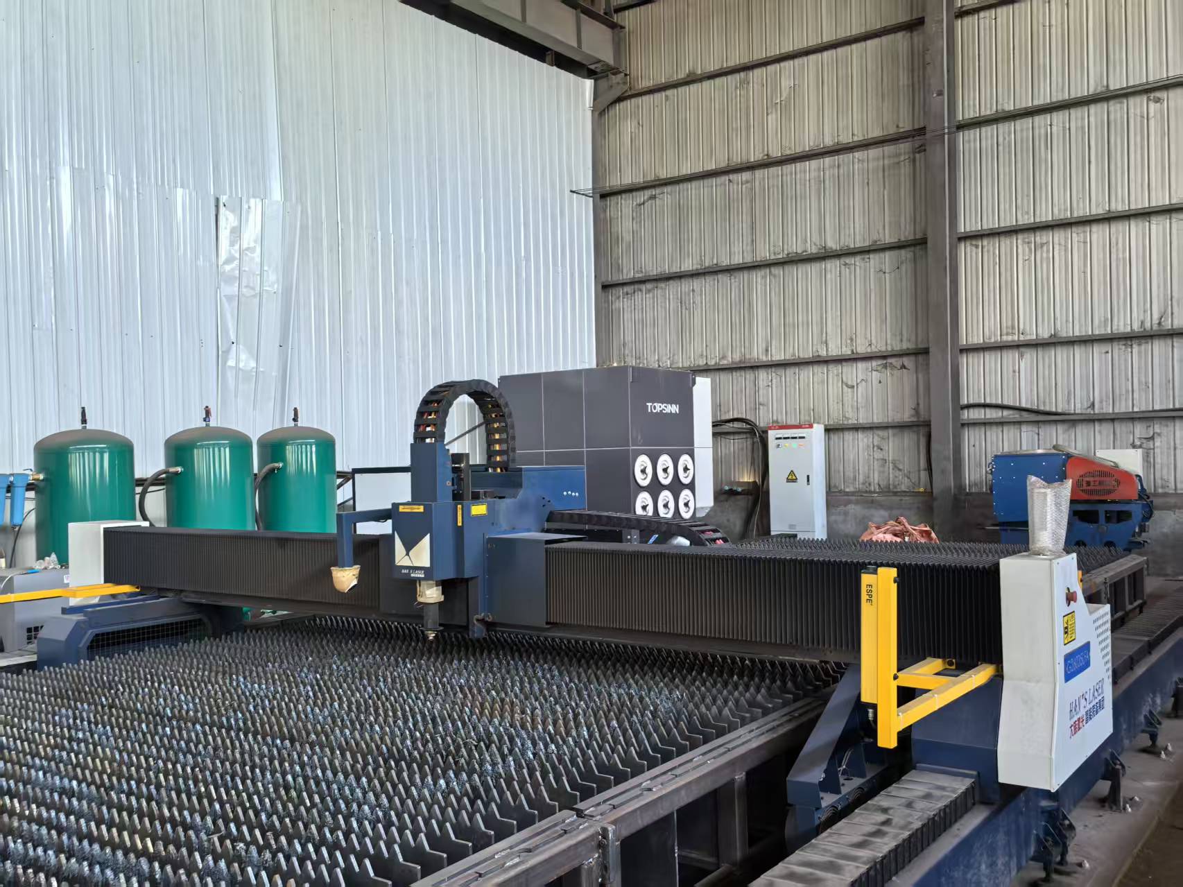 Dual-platform laser cutting machine improves production efficiency for bulk steel orders Dual table CNC fiber laser cutter for efficient mass production of custom laser cut steel parts